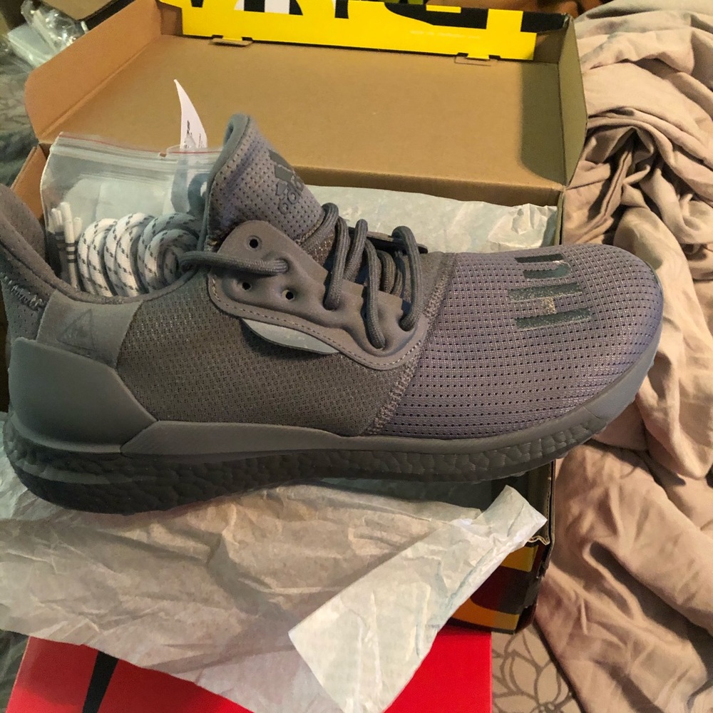 Pharrell Williams solarhu prd adidas size 4&10 NIB